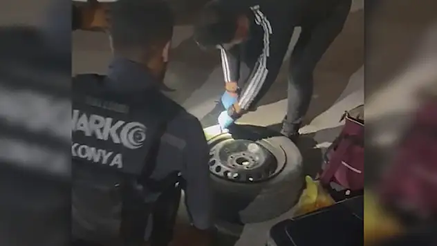 Konya'da uyuşturucuyu lastiğin içine gizledikleri öne sürülen 4 zanlı tutuklandı
