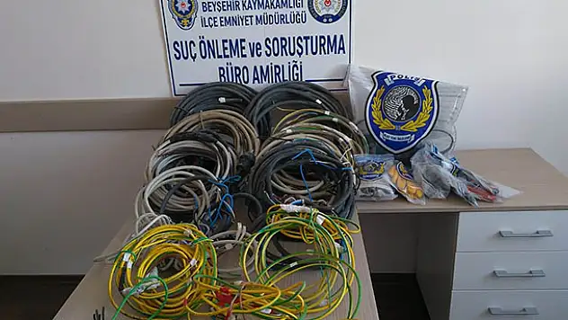 Konya'da valizli kablo hırsızı tutuklandı