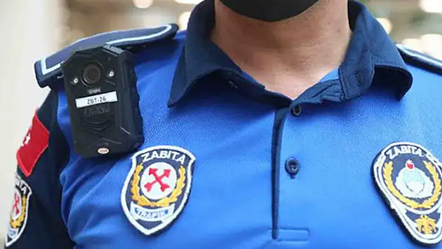 Konya'da vatandaşlar, buldukları para ve cüzdanı zabıtaya teslim etti
