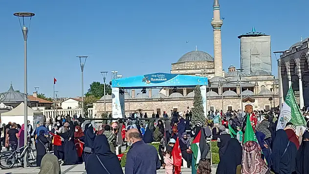 Konya'da vatandaşlar Mescid-i Aksa için Mevlana Meydanı'nda ses yükseltti