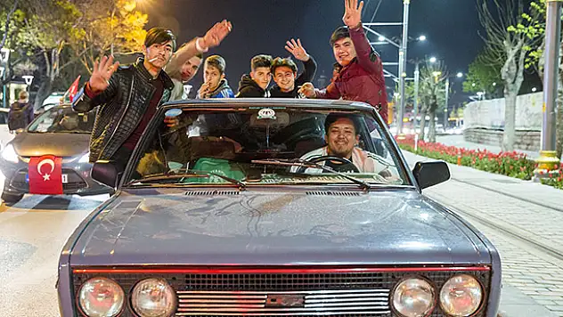 Konya'da Vatandaşlardan Evet Konvoyu