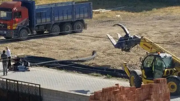 Konya'da vinçten düşen demir bir kişiyi hastanelik etti
