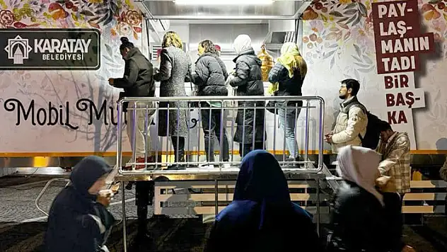 Konya'da Vuslat'ın 750. yıl dönümünde Mevlana dostlarına sahlep ikramı