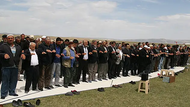 Konya'da yağmur duası yapıldı
