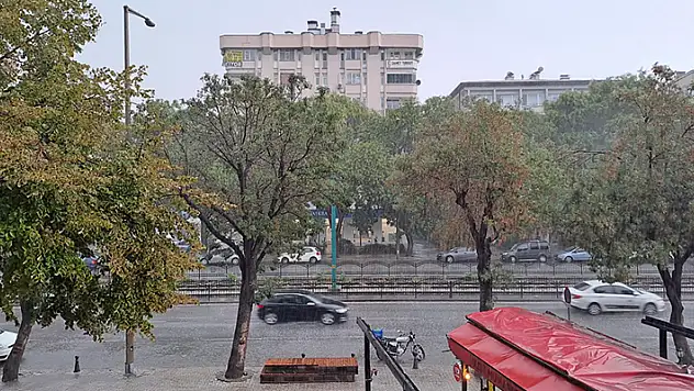 Konya'da yağmur etkili oldu! Meteoroloji saat verdi