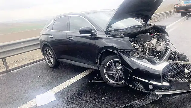 Konya'da yağmur nedeniyle kayganlaşan yol kazaları beraberinde getirdi: 1 yaralı
