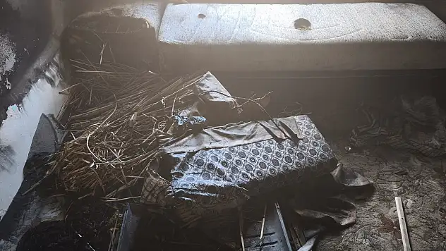 Konya'da yanan ev kullanılamaz hale geldi