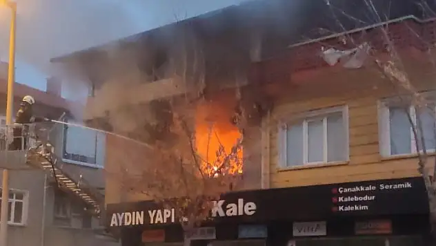 Konya'da yanan evde dumandan etkilenen 3 kişiyi itfaiye kurtardı