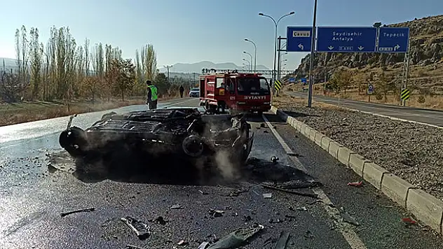 Konya'da yanan otomobilin sürücüsü son anda kurtarıldı