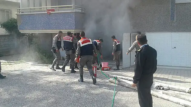 Konya'da yangına jandarma müdahalesi