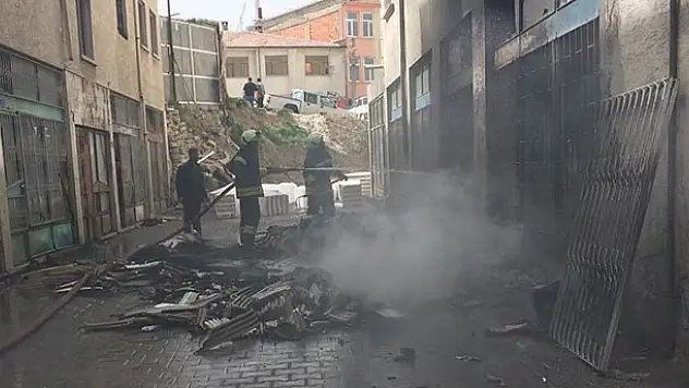 Konya'da yangında dumandan etkilenen 2 kişi hastaneye kaldırıldı