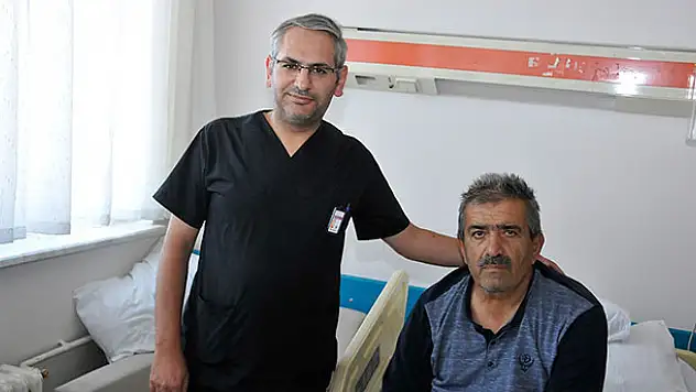 Konya'da yapılan ameliyatla felçli hastanın daralan üç beyin damarı ameliyatsız açıldı
