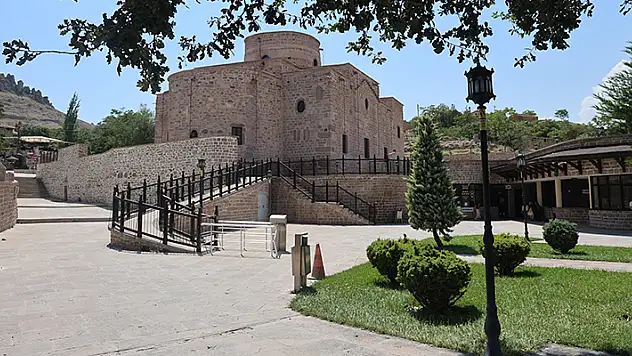 Konya'da yapılan ve bir çok imparatorluğa şahitlik eden yapı Aya Eleni Kilisesi bin 700 yıldır ayakta
