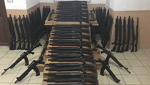 Konya'da yasa dışı üretilen 84 av tüfeği ele geçirildi