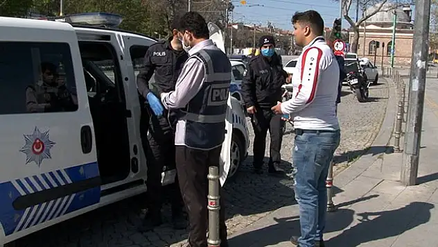 Konya'da yasağı ihlal eden Suriyeli, yakalanınca 'Maske üretim atölyesinde çalışıyorum' dedi