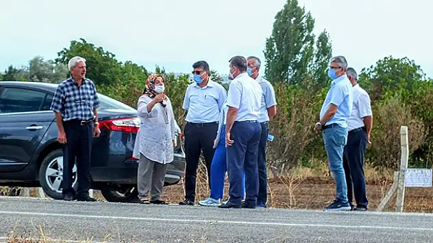 Konya'da yaşanan kazalar sonrası vatandaşların trafiğe kapattığı kavşakta inceleme