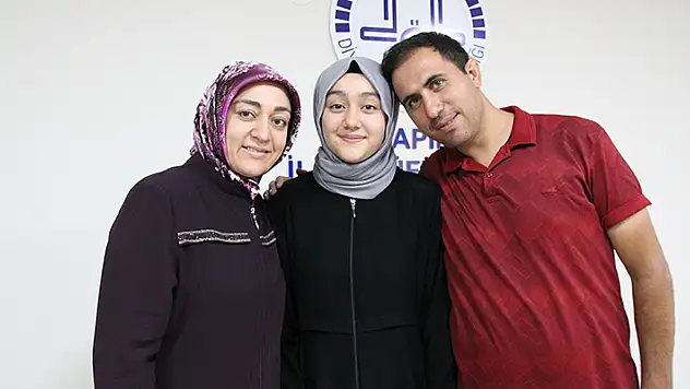 Konya'da yaşayan 15 yaşındaki İrem 3 ayda hafız oldu
