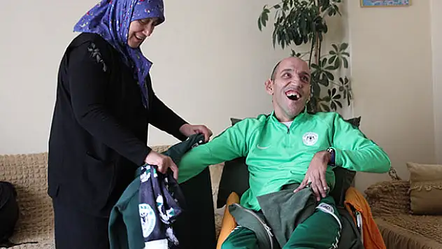 Konya'da yaşayan 59 yaşındaki anne fedakarlığıyla duygulandırıyor