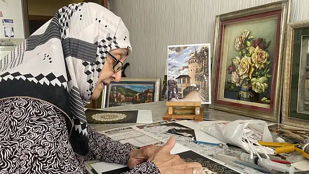 Konya'da yaşayan 70 yaşındaki kadın, eşinin acısını sanatı ile dindirdi