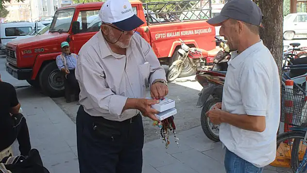 Konya'da yaşayan İbrahim Bayır, 77 yaşında her gün kilometrelerce yürüyerek ekmeğini kazanıyor
