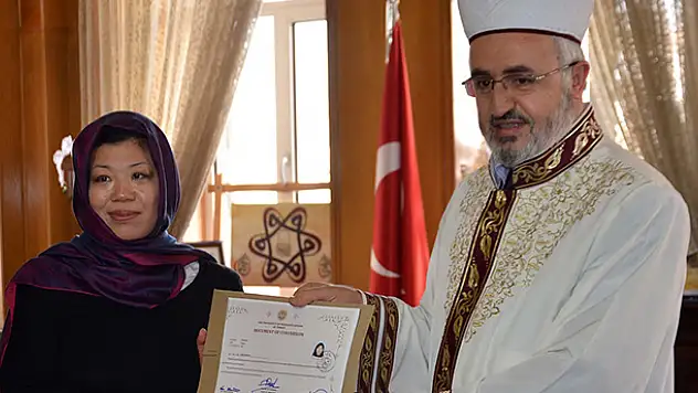 Konya'da yaşayan Japon kadın Müslüman oldu