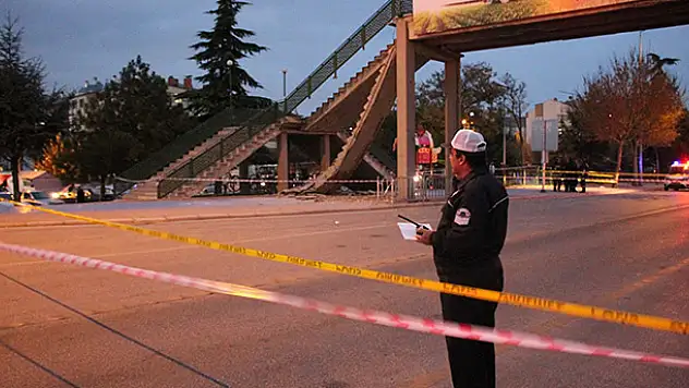 Konya'da yaya üst geçidinin merdiveni çöktü