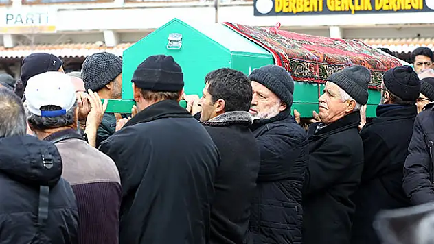 Konya'da yem karma makinesine sıkışan çocuğun cenazesi toprağa verildi