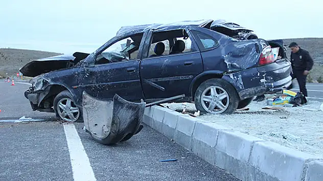 Konya'da yeni evli çifti kaza ayırdı