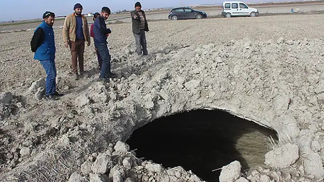 Konya'da yeni obruk oluştu! 8 metre derinlikte...