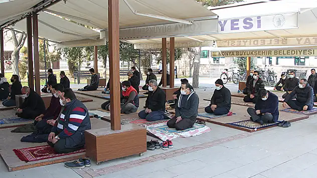 Konya'da yeni yılın ilk cuma namazı kılındı