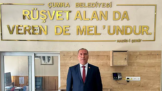 Konya'da Yeniden Refah'tan seçilen belediye başkanı, belediye binasına 'Rüşvet alan da veren de mel'undur' yazdırdı