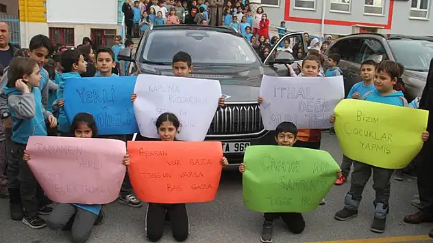 Konya'da Yerli Malı Haftasında okula TOGG getirdiler