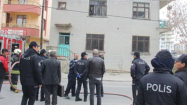 Konya'da yıkım kararı olan evlerini yıktırmamak için anne kız 2 saat ekiplere direndi