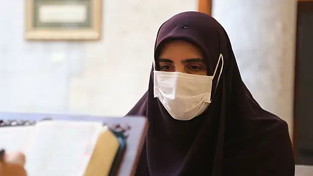 Konya'da yıllar sonra üniversite bitiren ve hafız olan üç çocuk annesi azmiyle örnek oldu