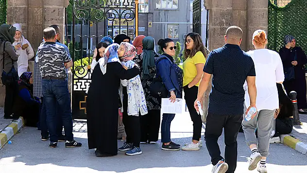 Konya'da YKS'nin ikinci oturumu AYT heyecanı
