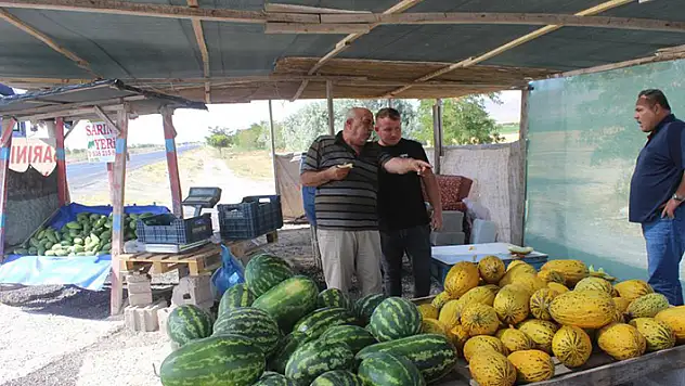 Konya'da yol güzergahında satılan doğal ürünler ilgi görüyor
