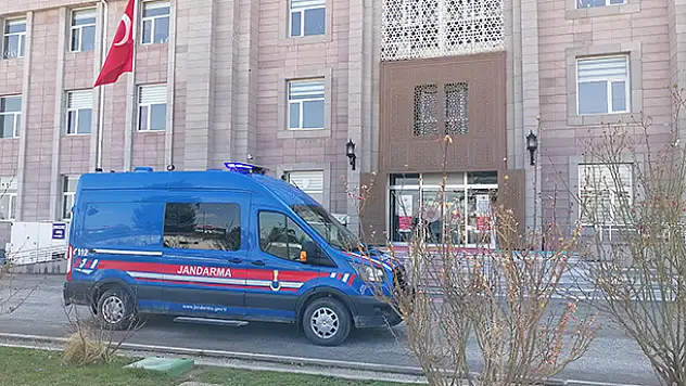 Konya'da yol kenarında ölü bulunan kızın erkek arkadaşının da aralarında olduğu 3 kişi tutuklandı