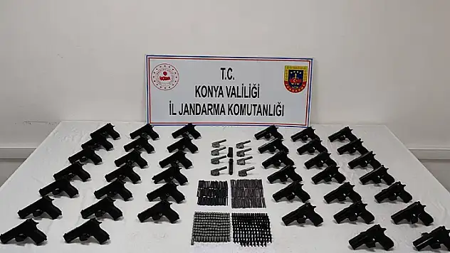 Konya'da yola atılan çuvalda 40 ruhsatsız tabanca bulundu
