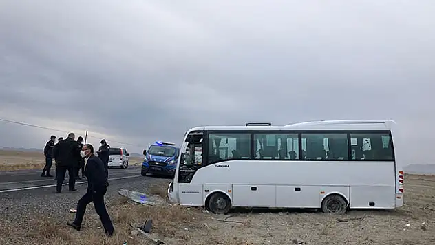 Konya'da yolcu midibüsü devrildi: 12 yaralı