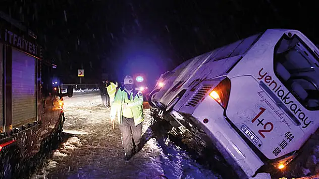 Konya'da yolcu otobüs devrildi: 9 yaralı