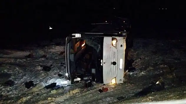 Konya'da yolcu otobüsü devrildi: 1 ölü