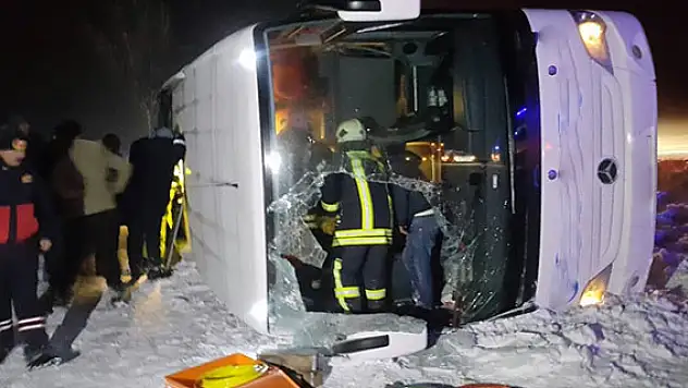 Konya'da yolcu otobüsü devrildi: 25 yaralı