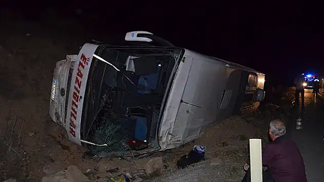 Konya'da yolcu otobüsü devrildi