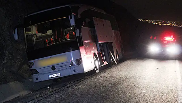 Konya'da yolcu otobüsü şarampole indi, 3 yolcu şoka girdi!