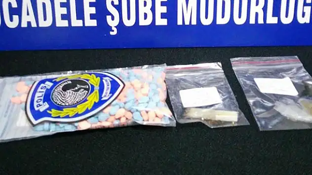 Konya'da yolcu otobüsünde uyuşturucu hap ele geçirildi