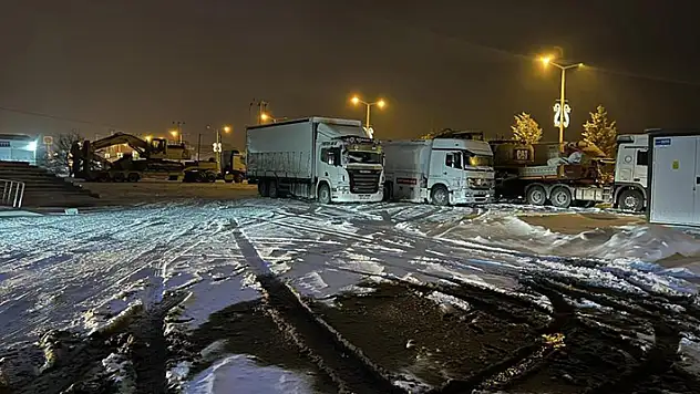 Konya'da yolda mahsur kalanlar okul pansiyonlarında konaklatıldı
