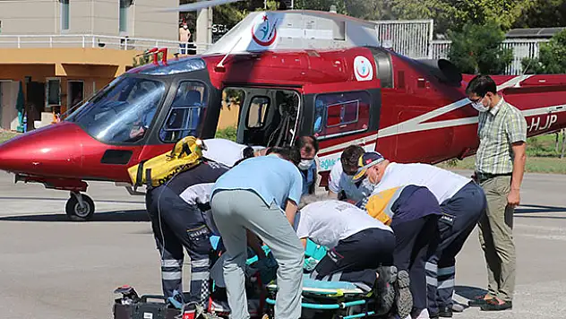 Konya'da yüksek gerilim hattına kapılan işçi ambulans helikopterle Kocaeli'ye sevk edildi