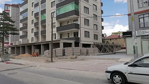 Konya'da yüksekten düşen işçi yaralandı
