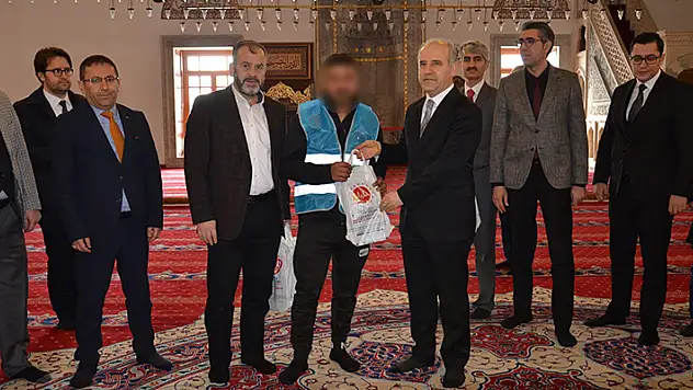 Konya'da yükümlüler camilerde bakım ve temizlik çalışması yaptı