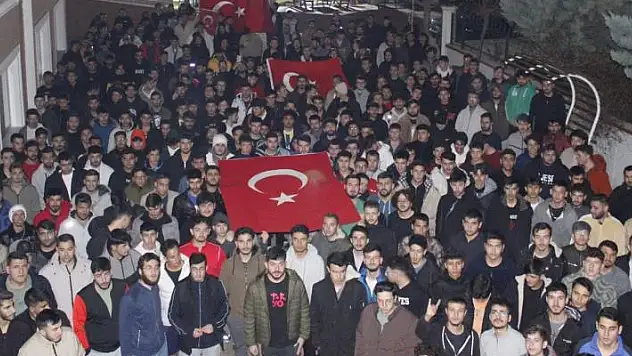 Konya'da yurtta kalan öğrenciler terörü lanetledi

